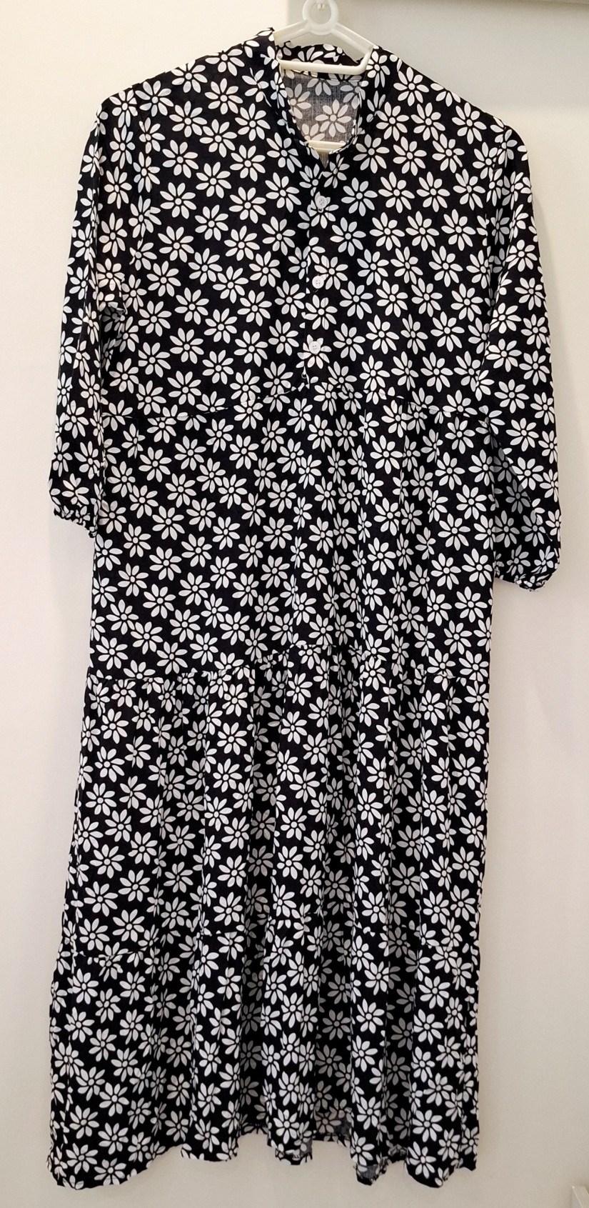  ساحلی نخی، گل ریز سفید و مشکی 